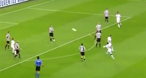 فيديو .. هدف غير معقول من توقيع سيدورف !